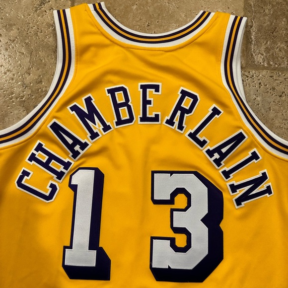 Mitchell & Ness NBA LA Lakers Wilt Chamberlain 1972 Yellow Jersey - Picture 8 of 12